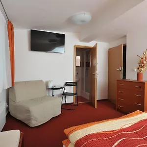 Habitat 16 Hotel